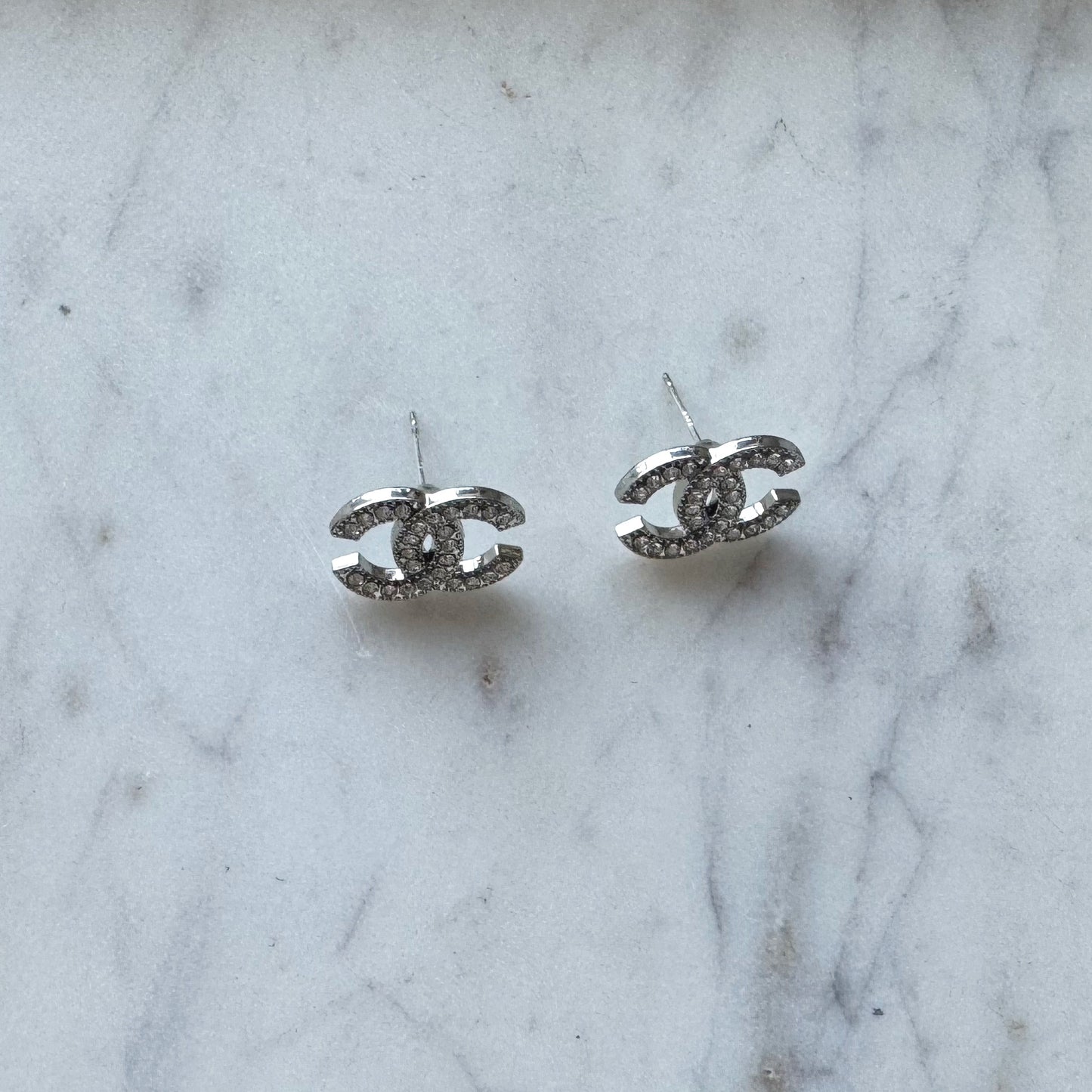 Double Cs twist studs