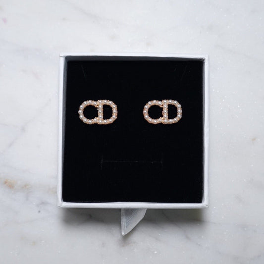 Adore U pearl studs