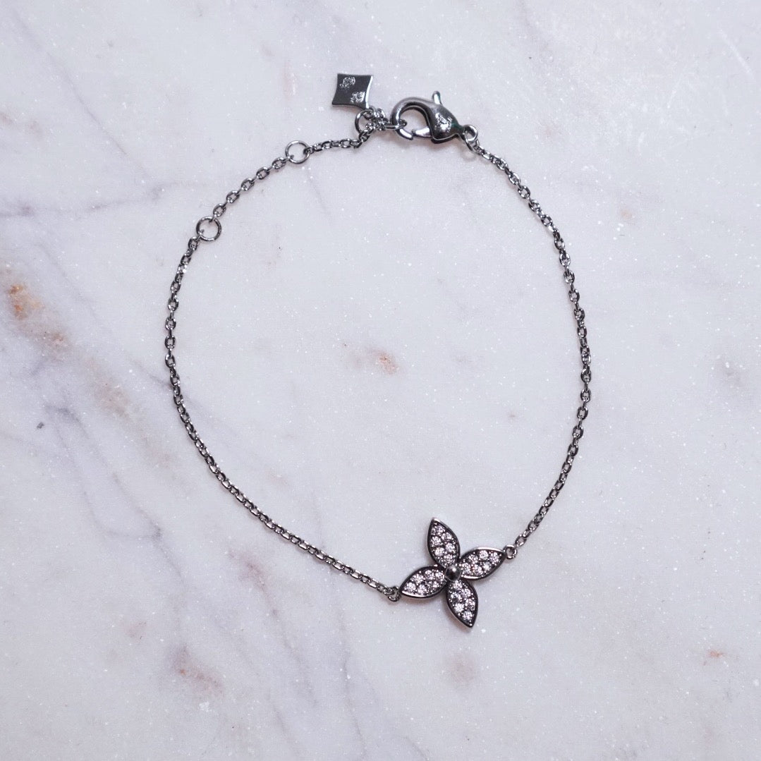 Louie clover bracelet